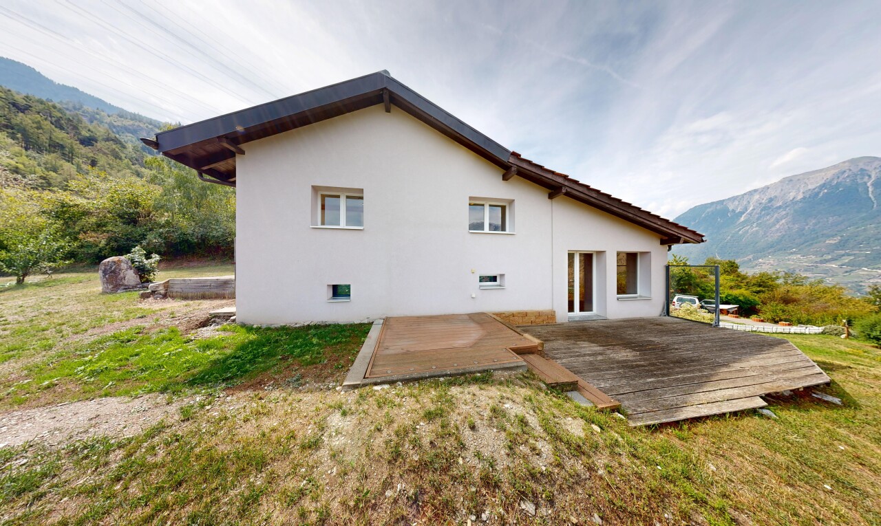 façade avec terrasse, bardage en stuc, property visible, from property, et vue sur la montagne
