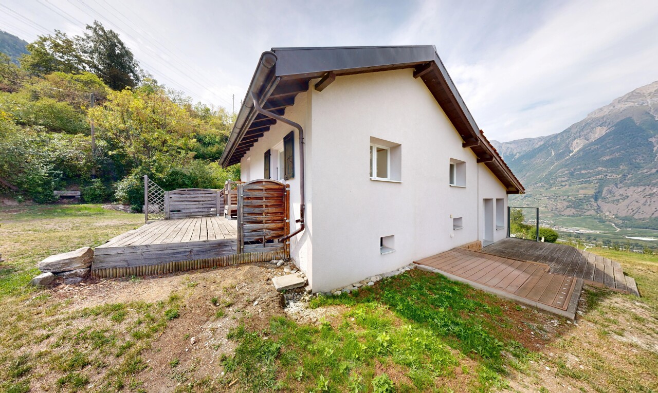 façade avec terrasse, property visible, from property, et bardage en stuc