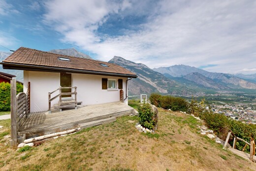 façade avec vue sur la montagne, mountain view, from property, bardage en stuc, et day time