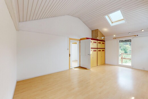 pièce vide avec drywall, cloison sèche, high ceiling, plafond haut, et high end ceiling
