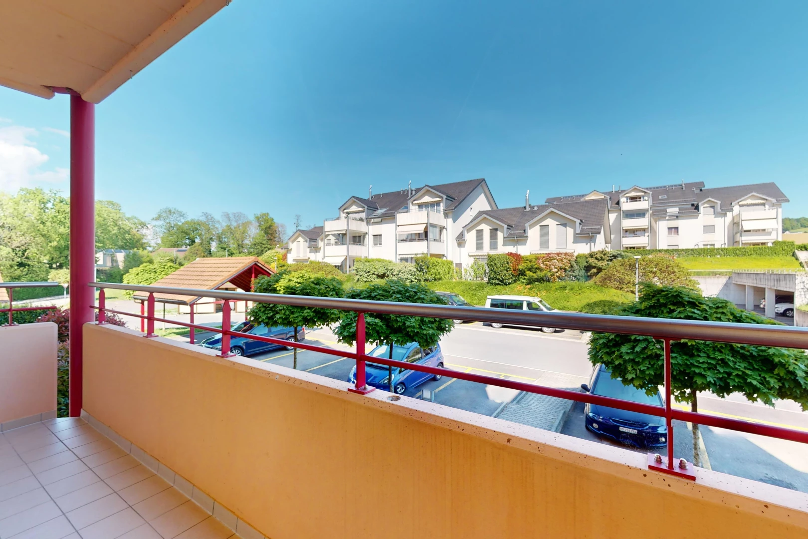 balcon avec balcon et vue résidentielle