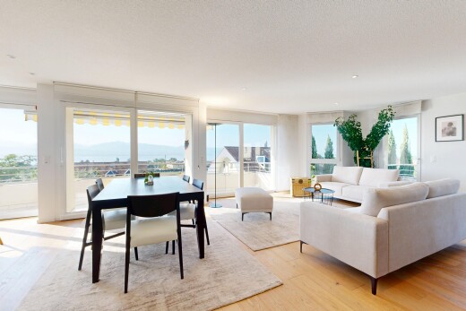 wohn- / esszimmer mit inside property, wood finish floor, holzfußboden, light floor, und view focus
