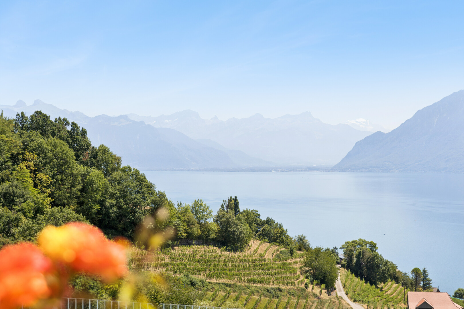 vue sur la mer avec day time, mountain view, vue sur la montagne, water view, et vue sur l'eau