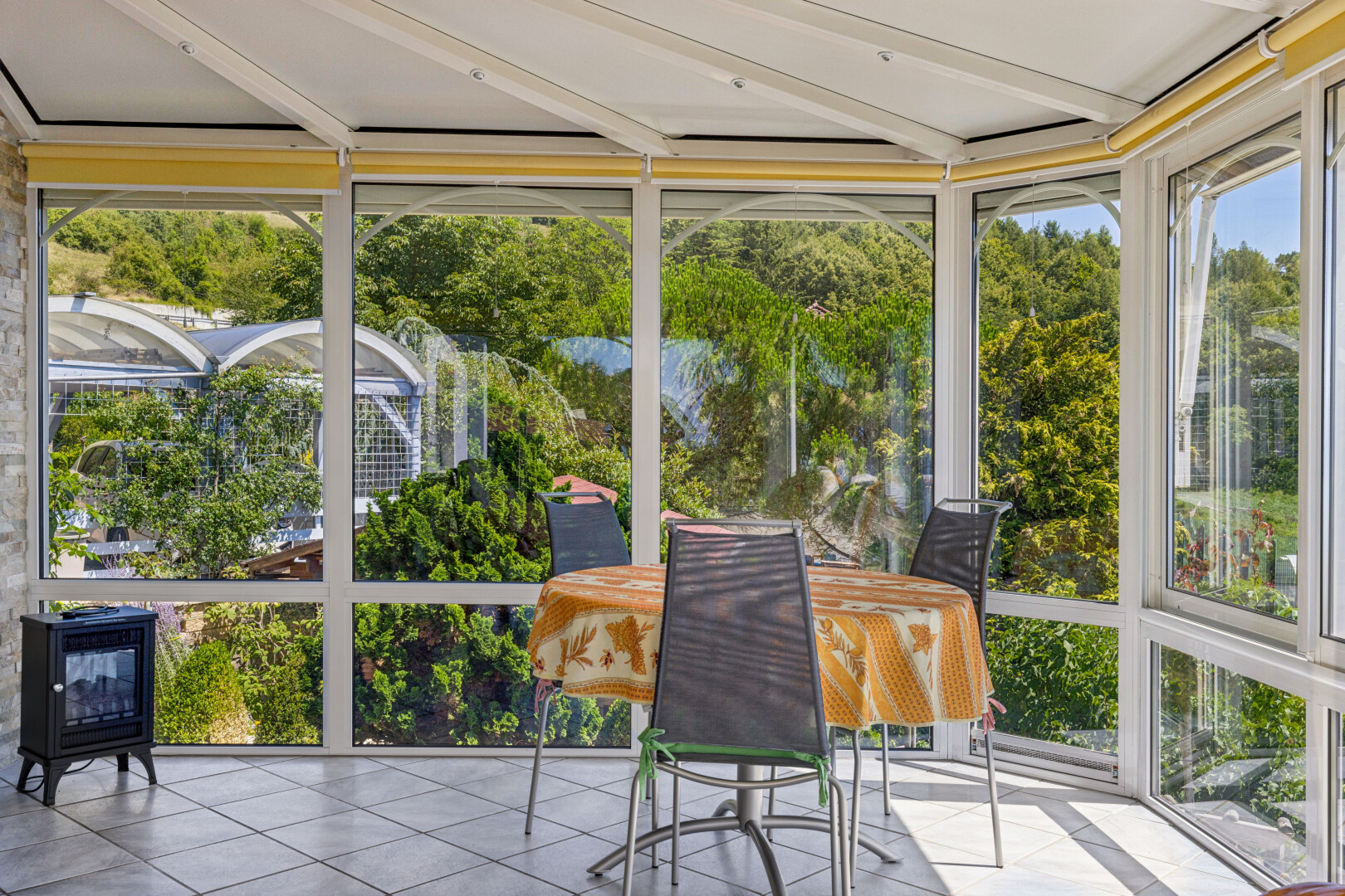 terrasse avec véranda et view focus