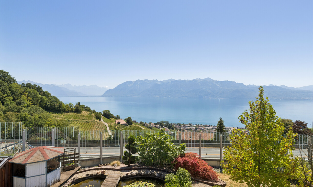 vue sur la montagne avec mountain view, vue sur la montagne, day time, from property, et water view
