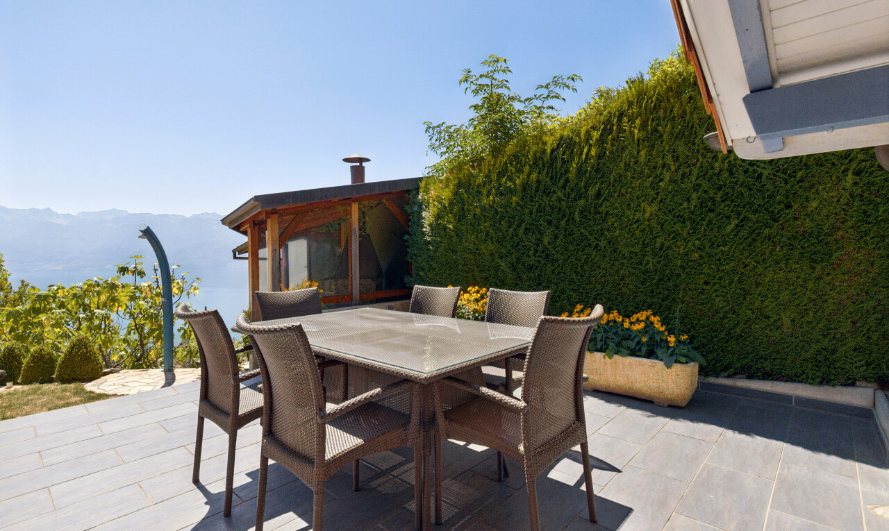 terrasse avec coin repas extérieur, from property, terrasse, day time, et view focus