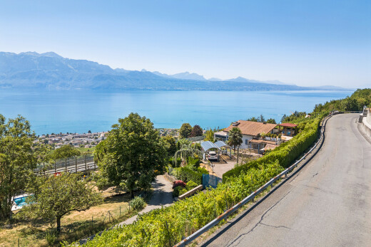 vue sur la mer avec day time, mountain view, vue sur la montagne, water view, et vue sur l'eau