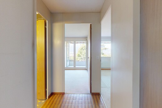 halle / korridor mit inside property, natürliches licht, natural light, gipskartonwand, und drywall