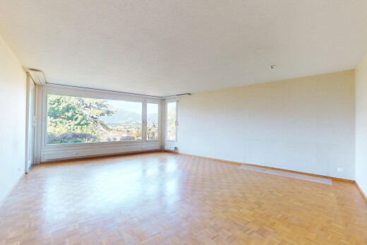 leerer raum mit natural light, natürliches licht, drywall, gipskartonwand, und inside property