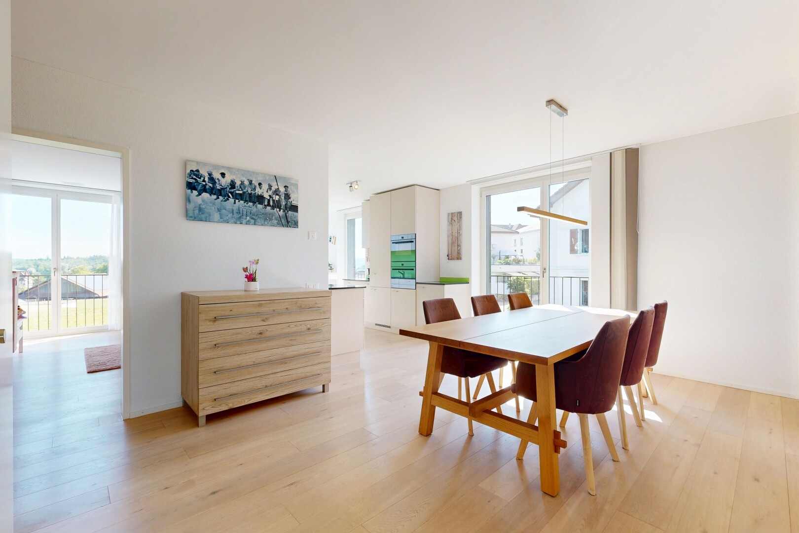 esszimmer mit inside property, natürliches licht, natural light, gipskartonwand, und drywall