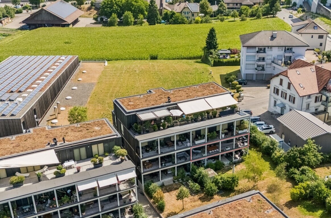außenansicht mit balkon und aerial view
