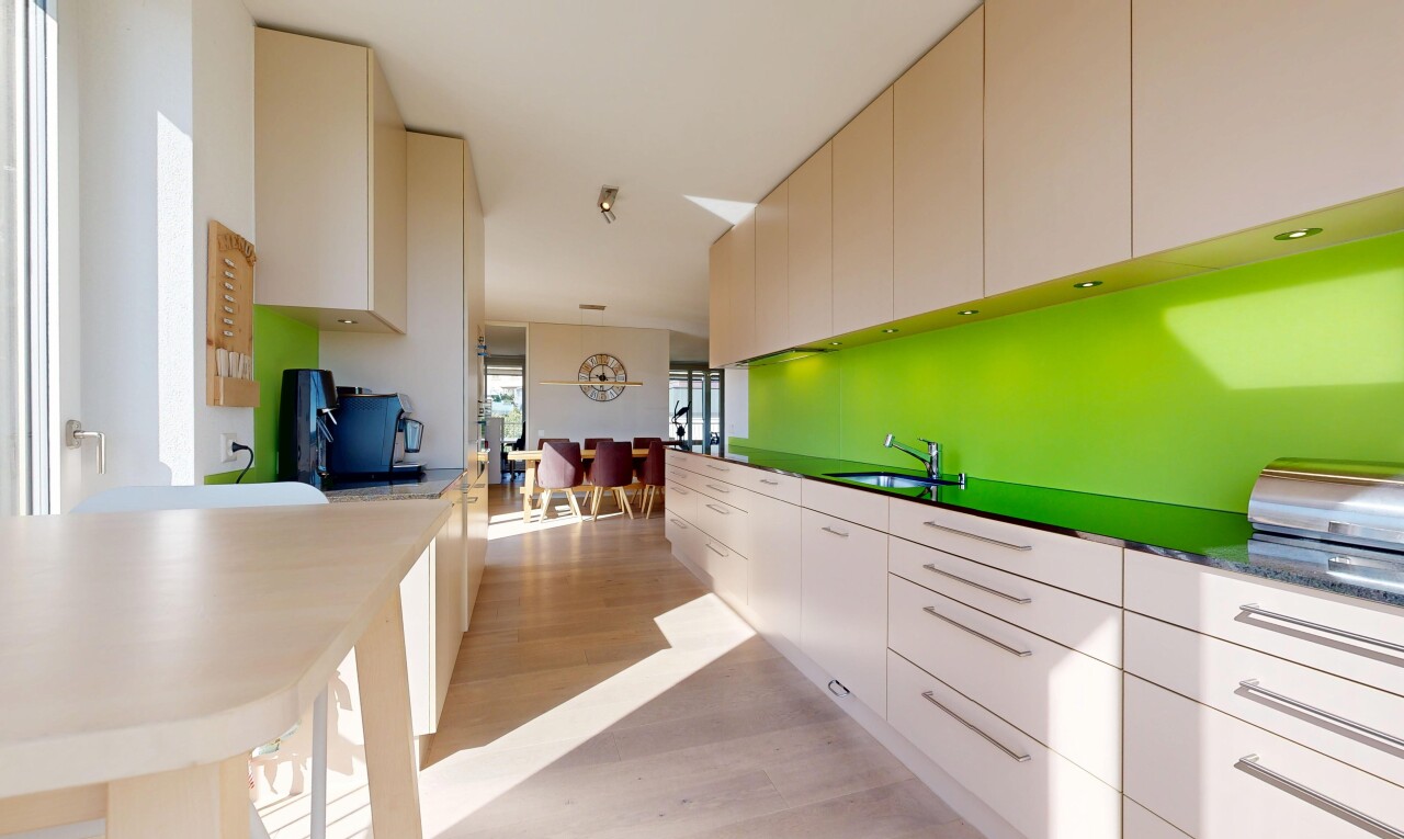 küche mit light floor, natürliches licht, natural light, holzfußboden, und wood finish floor
