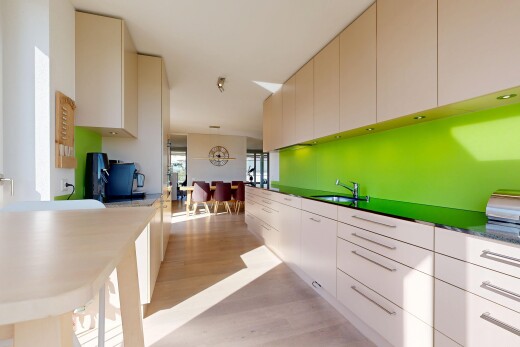 küche mit light floor, natürliches licht, natural light, holzfußboden, und wood finish floor