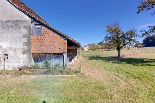 façade avec pelouse, property visible, et day time