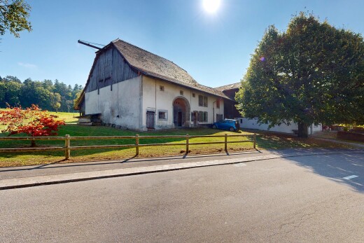 außenansicht mit property visible, scheune, rasen, day time, und zaun