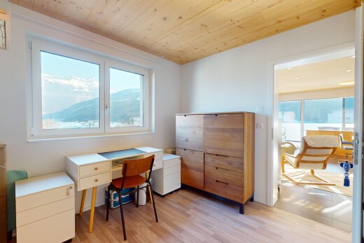 innenraum mit holzdecke, natürliches licht, und parkettboden