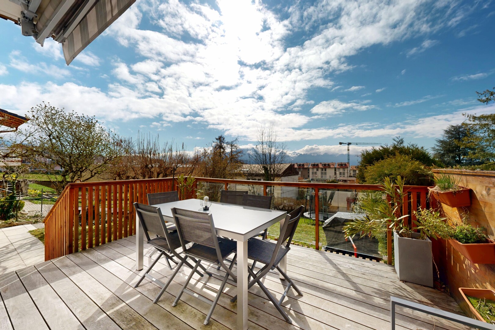 terrasse mit from property, essbereich im freien, deck, und day time