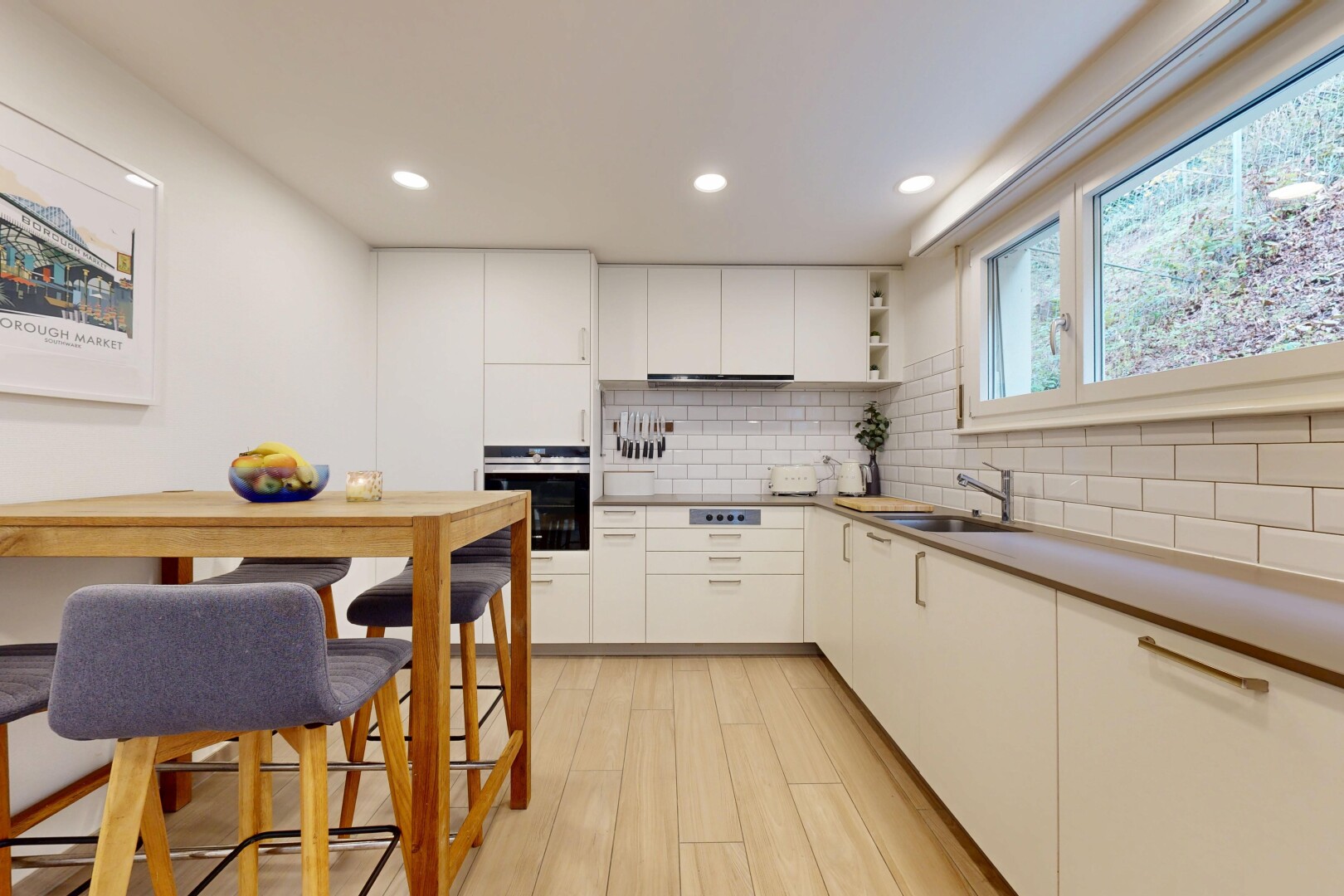 küche mit ofen, light floor, holzfußboden, wood finish floor, und einbauleuchten