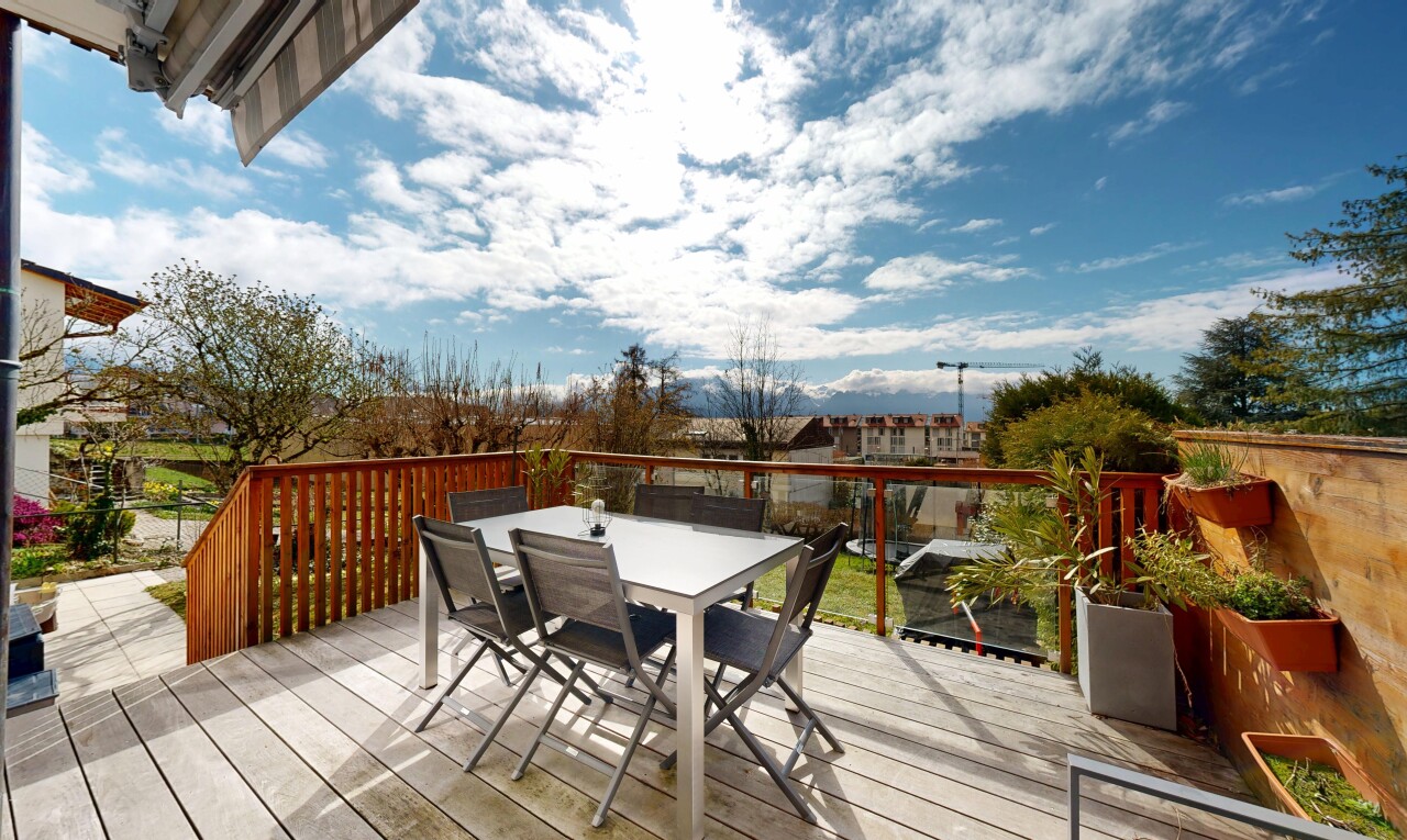 terrasse mit from property, essbereich im freien, deck, und day time