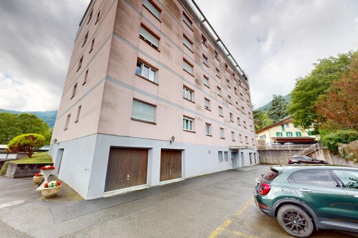 außenansicht mit property visible und overcast