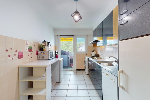 küche mit kühlschrank, tile wall, fliesenwand, geschirrspülmaschine, und inside property