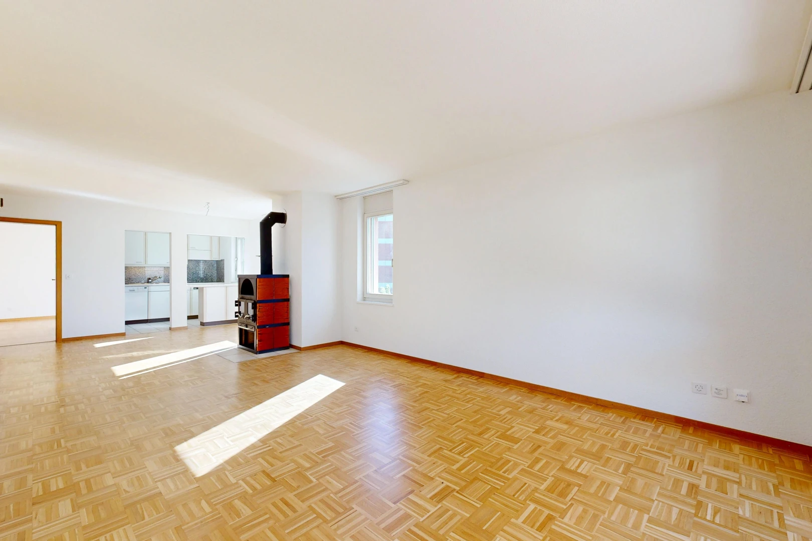 leerer raum mit holzofen, drywall, gipskartonwand, wood finish floor, und holzfußboden