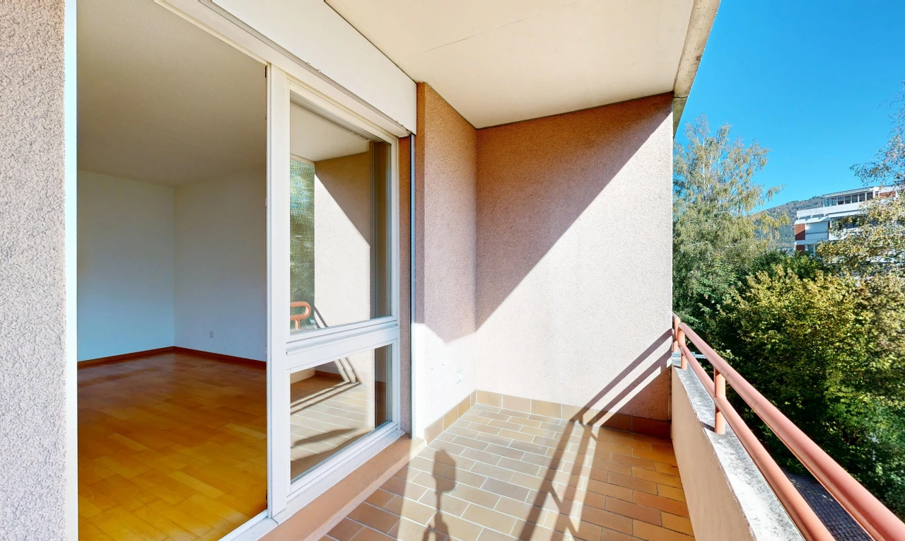 balkon mit balkon, from property, und day time