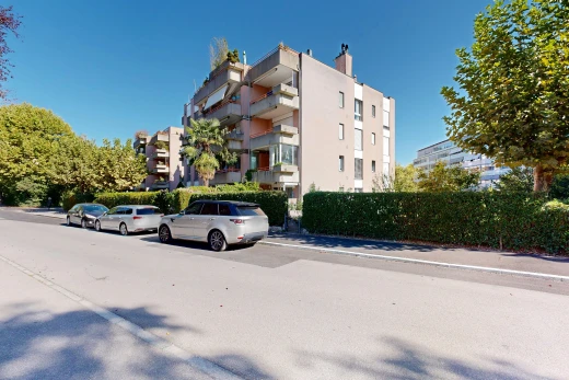 außenansicht mit blick auf wohnanlage, apartment complex view, und day time