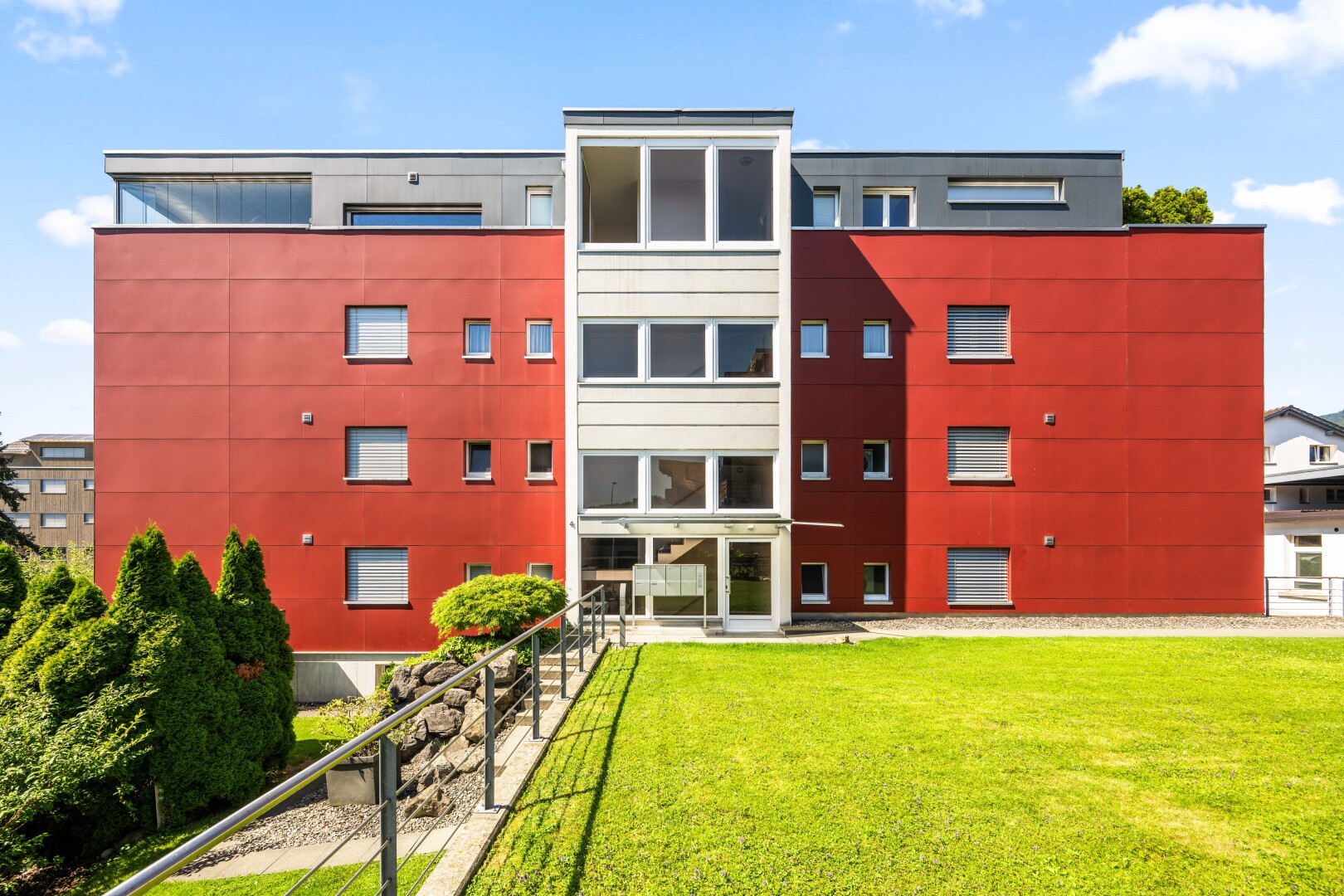 außenansicht mit day time, apartment complex view, und blick auf wohnanlage