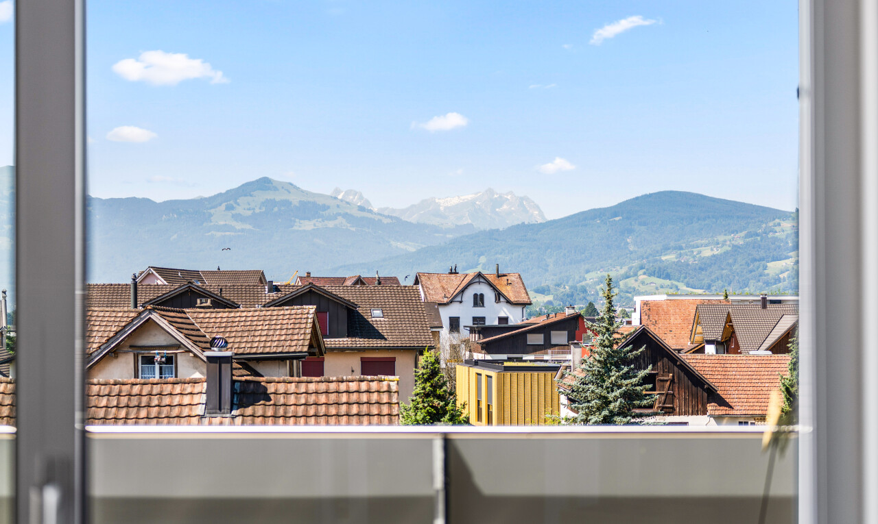 außenansicht mit blick auf die berge, mountain view, day time, balkon, und wohngebietblick