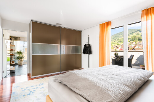 zimmer / schlafzimmer mit inside property, außenzugang, natürliches licht, natural light, und gipskartonwand