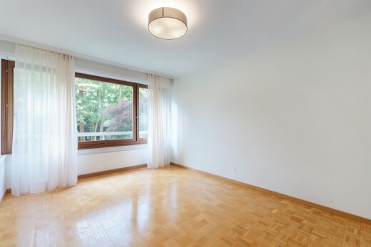 pièce vide avec natural light, lumière naturelle, inside property, drywall, et cloison sèche