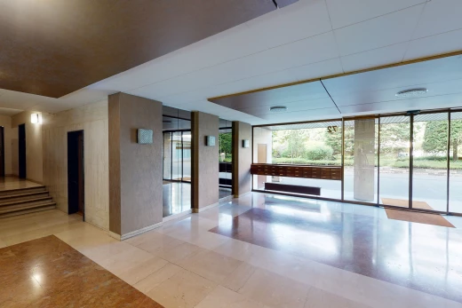 lobby avec lumière naturelle