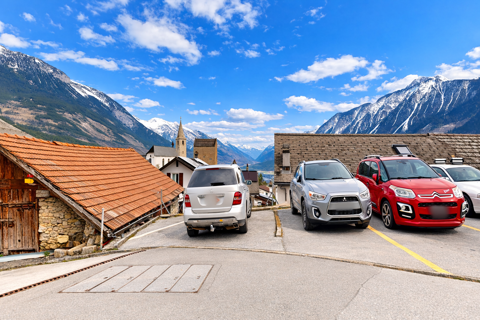 vue sur la montagne avec vue sur la montagne, mountain view, day time, vue sur le parking, et parking lot view