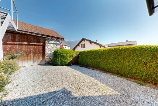 façade avec day time, from property, et clôture