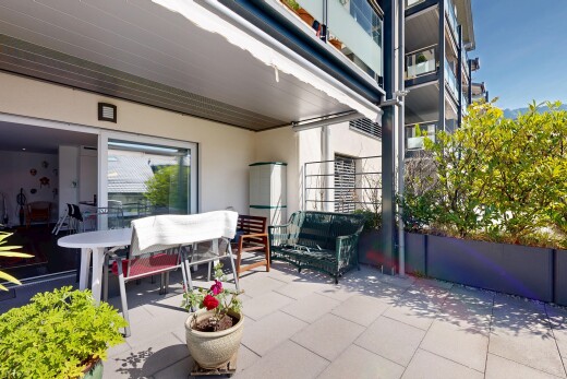 terrasse mit property visible, terrasse, und day time