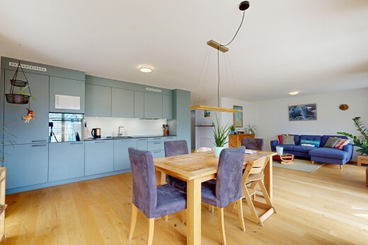 wohn- / esszimmer mit inside property, holzfußboden, wood finish floor, light floor, und gipskartonwand