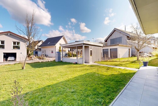 façade avec bardage vertical, pelouse, day time, et bardage à clin