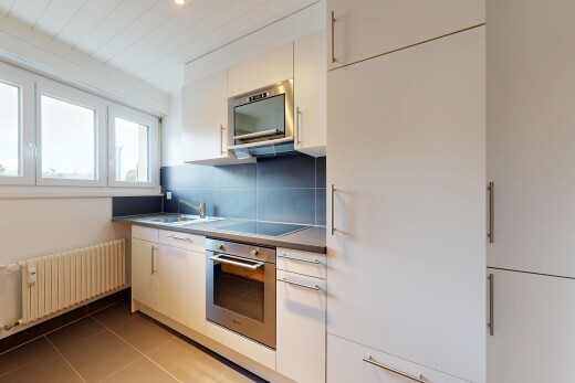 cuisine avec radiateur, lumière naturelle, natural light, dosseret, et backsplash