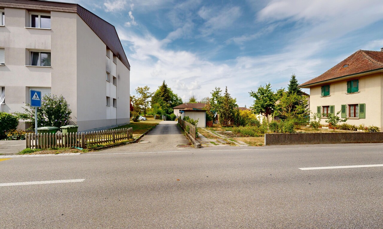 außenansicht mit day time, blick auf wohnanlage, und apartment complex view