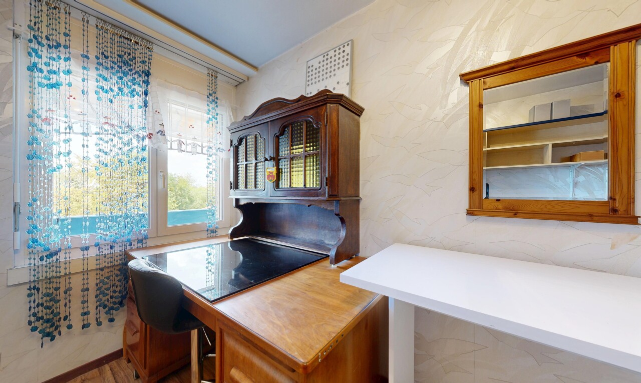 büro mit inside property, holzfußboden, und wood finish floor