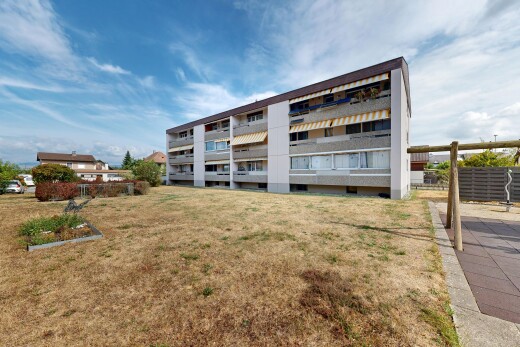 außenansicht mit apartment complex view, blick auf wohnanlage, und day time