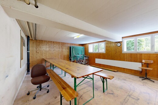 esszimmer mit low ceiling, niedrige decke, natürliches licht, inside property, und keller