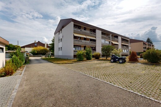 außenansicht mit apartment complex view, blick auf wohnanlage, from community, und day time