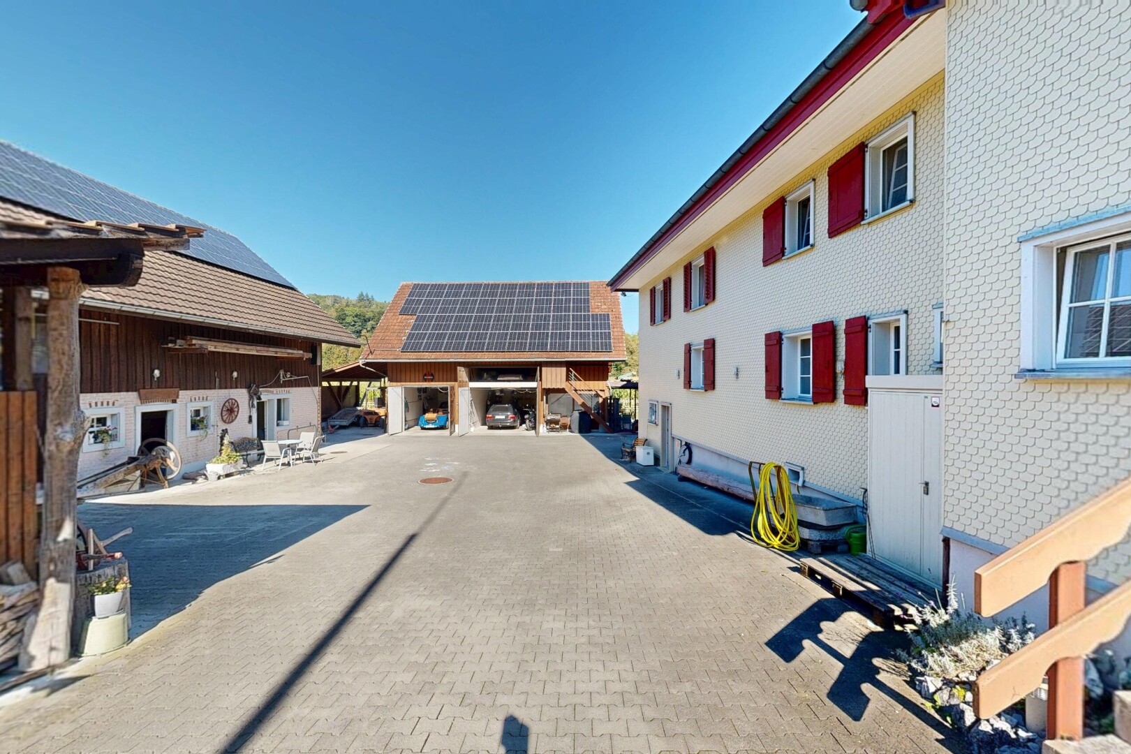 extérieur du bâtiment avec day time et property visible
