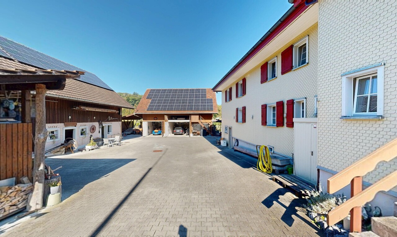 extérieur du bâtiment avec day time et property visible