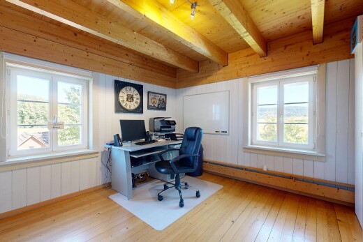 büro mit holzfußboden, wood finish floor, natürliches licht, natural light, und fußleistenheizung