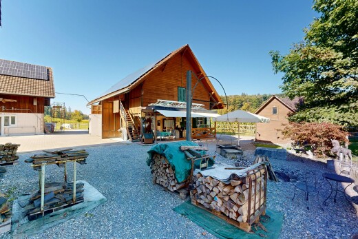 schwimmbad mit terrasse, treppen, day time, und property visible