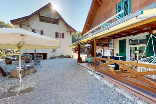 außenansicht mit horizontale verkleidung und day time