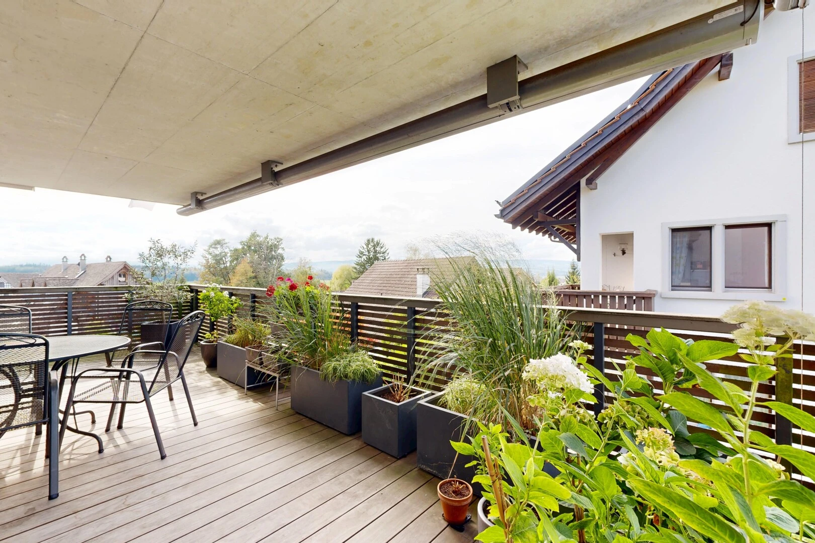 terrasse mit essbereich im freien, deck, from property, und overcast